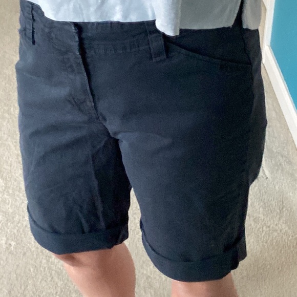 Navy blue Bermuda shorts. Size 10/12. See measurements. - Picture 2 of 16